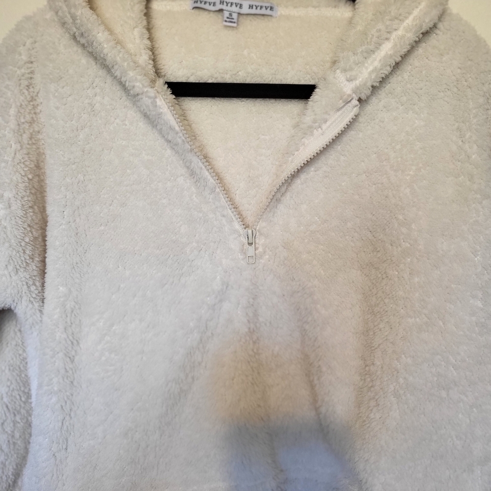 HYFVE Cozy White oversized Fleece crop sherpa hoodie, 1/2 zipper. mall - Picture 14 of 15